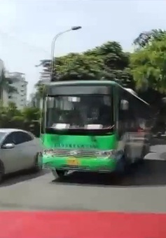 "Hung thần" xe bus lấn làn gây nguy hiểm cho người tham gia giao thông