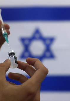 Israel tiêm mũi vaccine thứ 3 cho người trên 60 tuổi