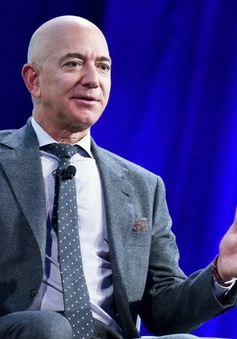 Tỷ phú Jeff Bezos và 27 năm xây dựng đế chế Amazon
