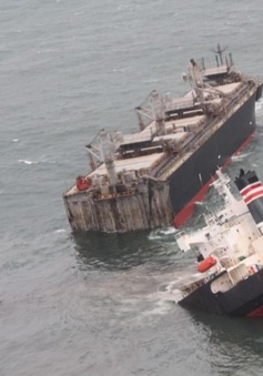 Tàu Panama bị mắc cạn và vỡ làm đôi tại vùng biển Nhật Bản