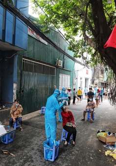 Hà Nội xét nghiệm diện rộng hơn 14.000 cư dân ở "ổ dịch" phường Văn Chương