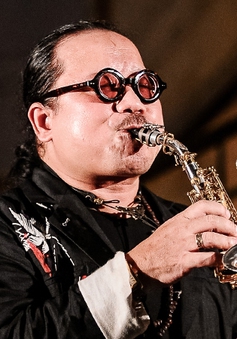 Nghệ sĩ saxophone Trần Mạnh Tuấn bị đột quỵ, đã qua cơn nguy kịch