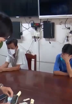 Đà Nẵng: Xử phạt nhóm người tụ tập đánh bài trong mùa dịch