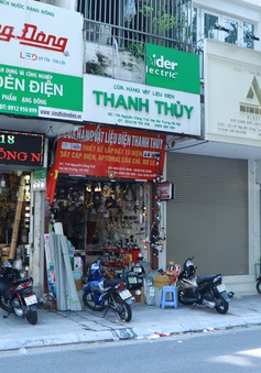 Mở cửa kinh doanh ở Hà Nội, nhiều người lo không đủ lãi để trả tiền thuê mặt bằng