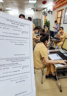 CSGT Hà Nội gấp rút hoàn thành thủ tục cấp giấy đi đường cho người dân
