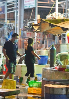 Chợ đầu mối lớn nhất TP Hồ Chí Minh mở cửa trở lại