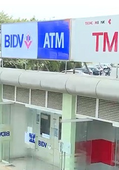 Lần đầu tiên giao dịch rút tiền qua ATM giảm
