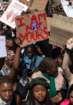 Bạo lực phụ nữ - "đại dịch thứ hai" ở Nam Phi