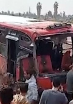 Xe bus lao xuống kênh ở Ai Cập khiến 21 người thiệt mạng