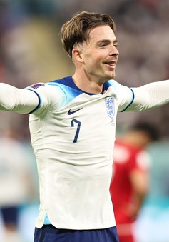 Màn ăn mừng lạ mắt của sao tuyển Anh là dành tặng fan nhí tật nguyền