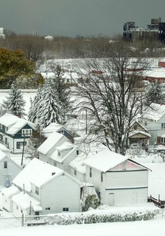 Mỹ khuyến cáo người dân không ra ngoài giữa bão tuyết lịch sử
