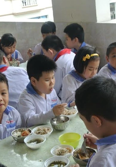 Hà Nội quyết liệt kiểm soát an toàn thực phẩm tại trường học
