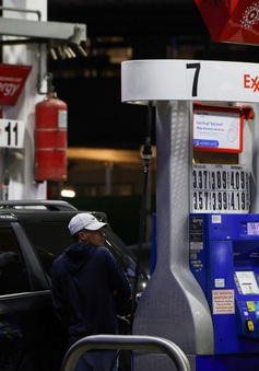 Bầu cử giữa kỳ ở Mỹ: "Điểm nóng" giá nhiên liệu