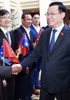 Chủ tịch Quốc hội Vương Đình Huệ gặp mặt cộng đồng người Việt tại Australia