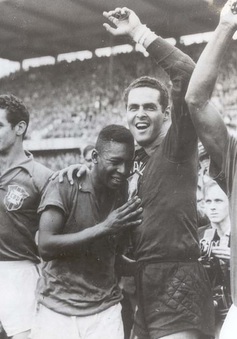 Cuộc đời đáng nhớ của Vua bóng đá Pele qua những bức ảnh