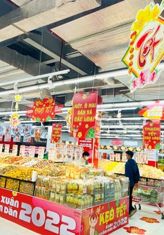 Nhiều hàng quán, siêu thị mở cửa phục vụ người dân dịp Tết