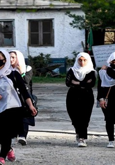 Taliban lại đóng cửa trường trung học nữ sinh