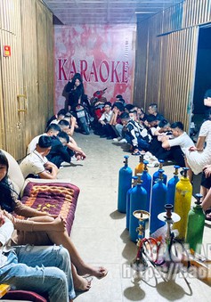 24 thanh niên dương tính với ma túy tại quán karaoke