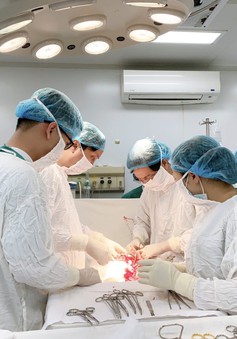 7 giờ phẫu thuật cứu bệnh nhân băng huyết nặng do tự ý phá thai