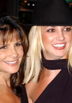 Không được mời tham dự đám cưới, mẹ Britney Spears lần đầu lên tiếng
