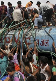 Thiếu nước và dịch bệnh do nắng nóng kỷ lục tại Ấn Độ