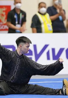 VĐV wushu Nguyễn Văn Phương gặp chấn thương khi đang thi đấu