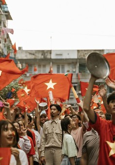 Bóng đá “cháy" trong MV của Đen, người Việt “sôi sục” mong chiến thắng