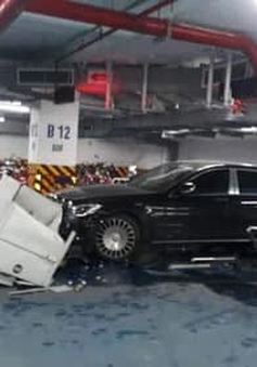 Siêu xe Maybach tông hàng loạt xe máy trong hầm chung cư ở Hà Nội