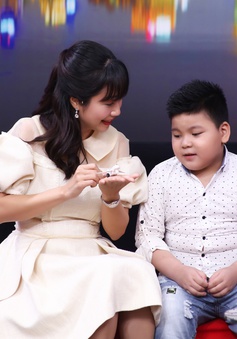 MC Ốc Thanh Vân khâm phục cậu bé 7 tuổi kiên cường chiến đấu với khối u mô bào