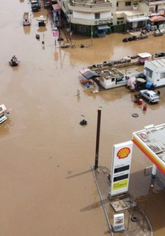 Thủ đô Senegal ngập trong nước lũ sau trận mưa lớn