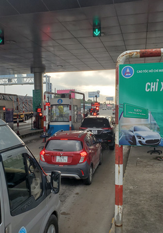 Cao tốc TP Hồ Chí Minh - Long Thành - Dầu Giây ùn ứ ngày đầu áp dụng thu phí không dừng