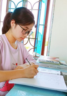 Thí sinh duy nhất của Nam Định đạt điểm 10 môn Văn thích đọc tài liệu trên các fanpage, diễn đàn