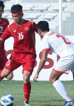 Tiền đạo U19 Việt Nam gặp chấn thương ở vùng đầu trong trận gặp U19 Philippines