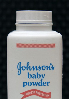 Johnson & Johnson dừng bán phấn rôm trẻ em trên toàn cầu