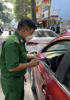Đề xuất dừng thu phí ôtô đậu dưới lòng đường ở TP Hồ Chí Minh