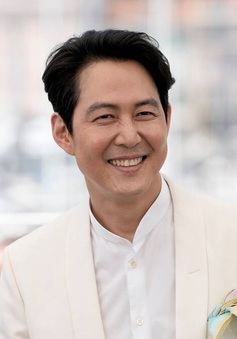 Lee Jung Jae nhận giải Diễn viên xuất sắc nhất do Hiệp hội Phê bình Hollywood bình chọn