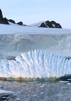 Sông băng trên dãy Alps tan chảy kỷ lục vì nắng nóng