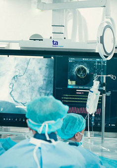Tư vấn trực tuyến: Kỹ thuật mới chụp mạch vành và đặt stent tim mạch