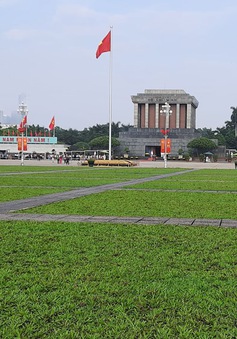 Đông đảo đồng bào cả nước vào Lăng viếng Chủ tịch Hồ Chí Minh