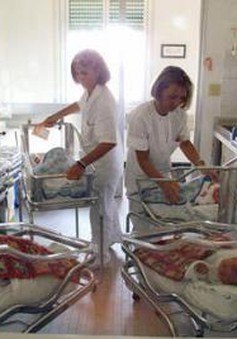 Bé gái đầu tiên ở Italy chào đời từ người mẹ được cấy ghép tử cung