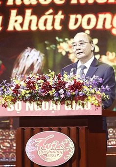 Chủ tịch nước Nguyễn Xuân Phúc dự chương trình nghệ thuật “Xuân Quê hương” 2023