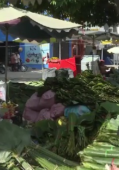 Chợ lá dong ở TP Hồ Chí Minh nhộn nhịp ngày Tết