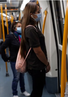 Tây Ban Nha xem xét bỏ quy định đeo khẩu trang khi đi phương tiện giao thông công cộng