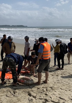 Quảng Ngãi: Phát hiện 2 thi thể trôi dạt vào bờ biển Khe Hai
