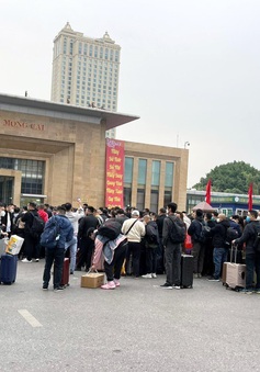 Hàng nghìn người xuất nhập cảnh qua các cửa khẩu ngày đầu Trung Quốc mở cửa trở lại