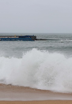 Thời tiết bất lợi, khó tiếp cận rút dầu, ứng cứu tàu Hoàng Gia 46 mắc cạn