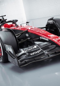 Đội đua F1 Alfa Romeo ra mắt mẫu xe mới