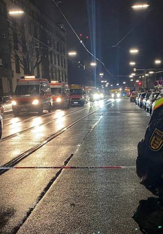 Cảnh sát Đức ập vào hiệu thuốc ở Karlsruhe, tóm gọn nghi can bắt giữ con tin