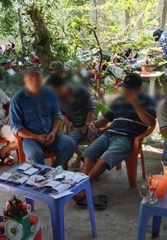 Bắt quả tang chủ quán nước tổ chức cá độ với nhà cái tại Campuchia