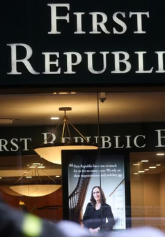Các ngân hàng lớn Mỹ bơm 30 tỷ USD cứu First Republic Bank